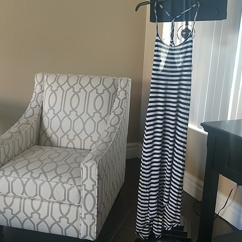 Strappy maxi dress

Jessica Simpson